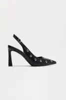 Brooks Grommet Pumps